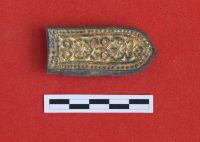 Бронзовый с позолотой наконечник ремня конской упряжи (эпоха средневековья)