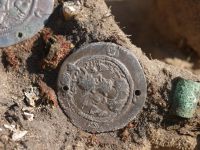 Фрагмент налобной повязки с нашитыми на неё монетами династии Сасанидов. Погребение 8 - 9 веков. Крохалёвка-13